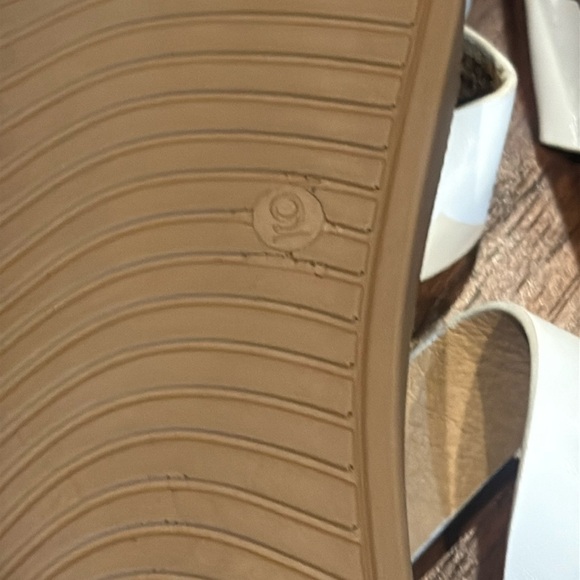 BRAND NEW! Size 9 2in REPORT White Platform Sandals - Picture 9 of 11